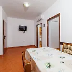Apartment Anica J *