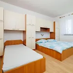 Apartment Anica J Lopar