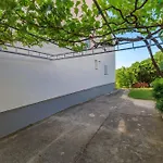 Anica J Apartment *