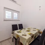Anica J Apartment *