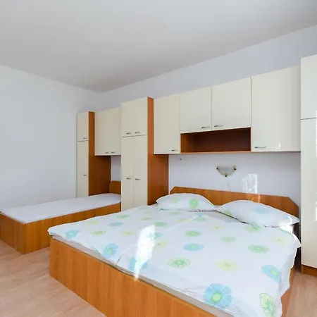 Anica J Apartamento Lopar