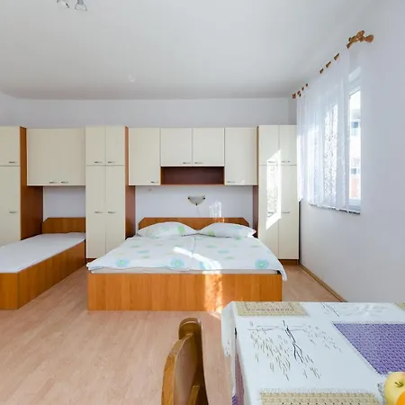 Anica J Apartamento Lopar