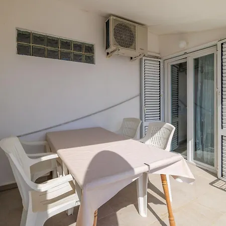 Apartament Anica J *