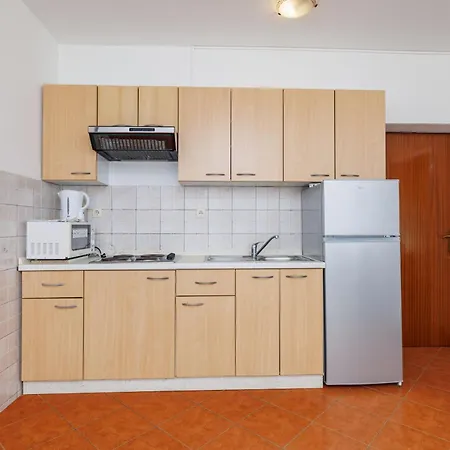 Anica J Appartement Lopar