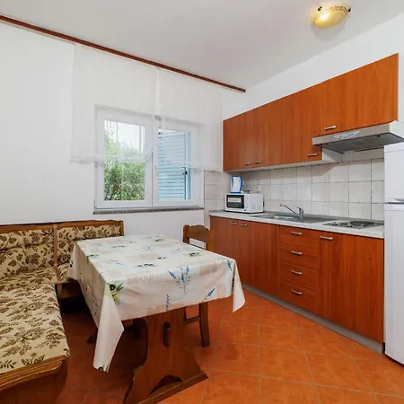 Anica J Appartement Lopar