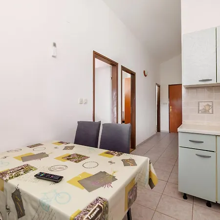 Anica J Appartement Lopar