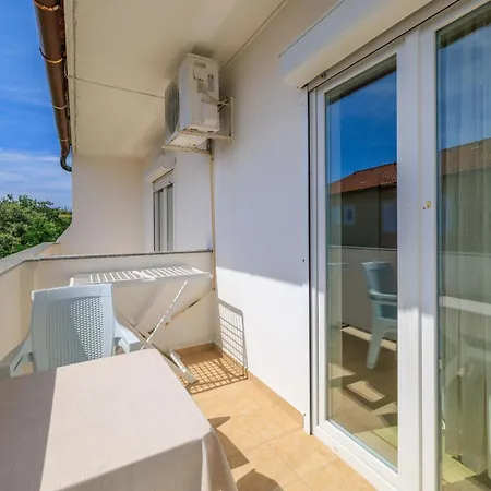 Anica J Apartment *