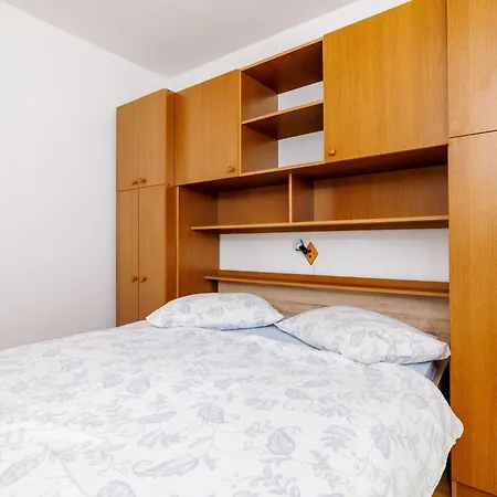 Anica J Appartement Lopar