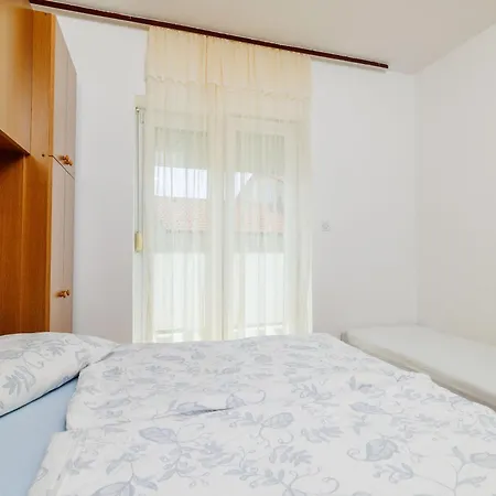 Anica J Appartement Lopar