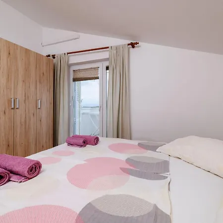 Anica J Apartament Lopar